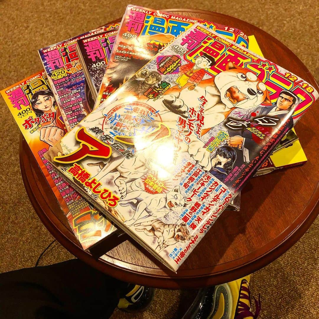 安田理大さんのインスタグラム写真 - (安田理大Instagram)「キャンプのお供。 読み初めて20年『週刊漫画ゴラク』📚 　 #週刊漫画ゴラク #日本文芸社」1月31日 17時19分 - michi_yasuda_official