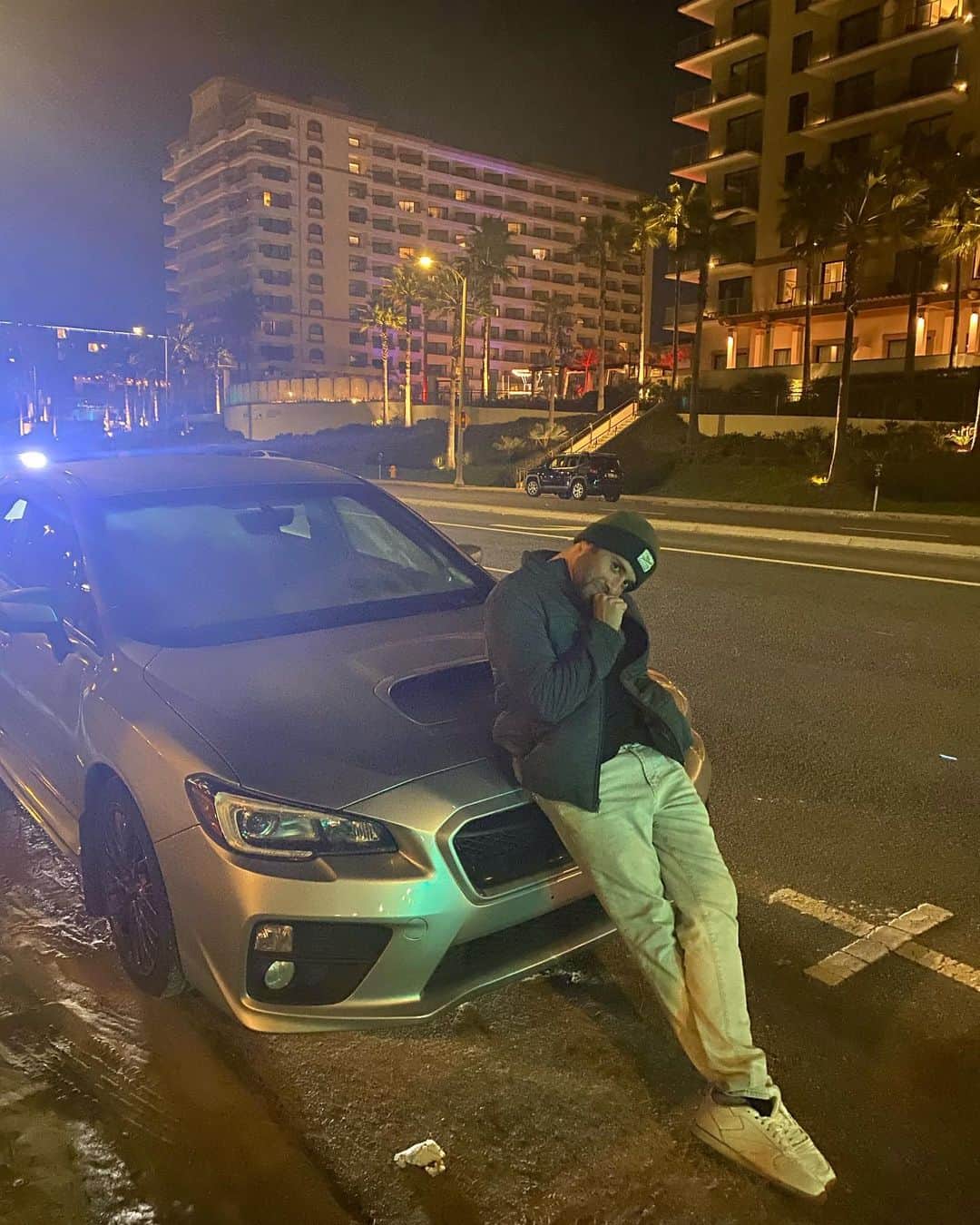 エディー・マーティンのインスタグラム：「@_gisellemartin_  and i posing in front of random peoples cars」