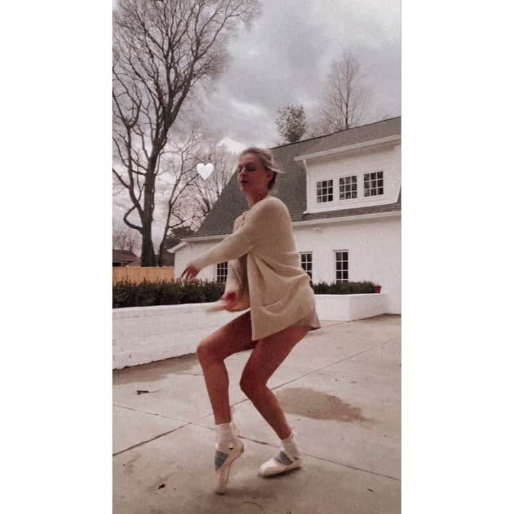 Kelsea Balleriniのインスタグラム：「found my ballet pointe shoes from when I was like 12 and am just out here being a metaphor of my last name.」