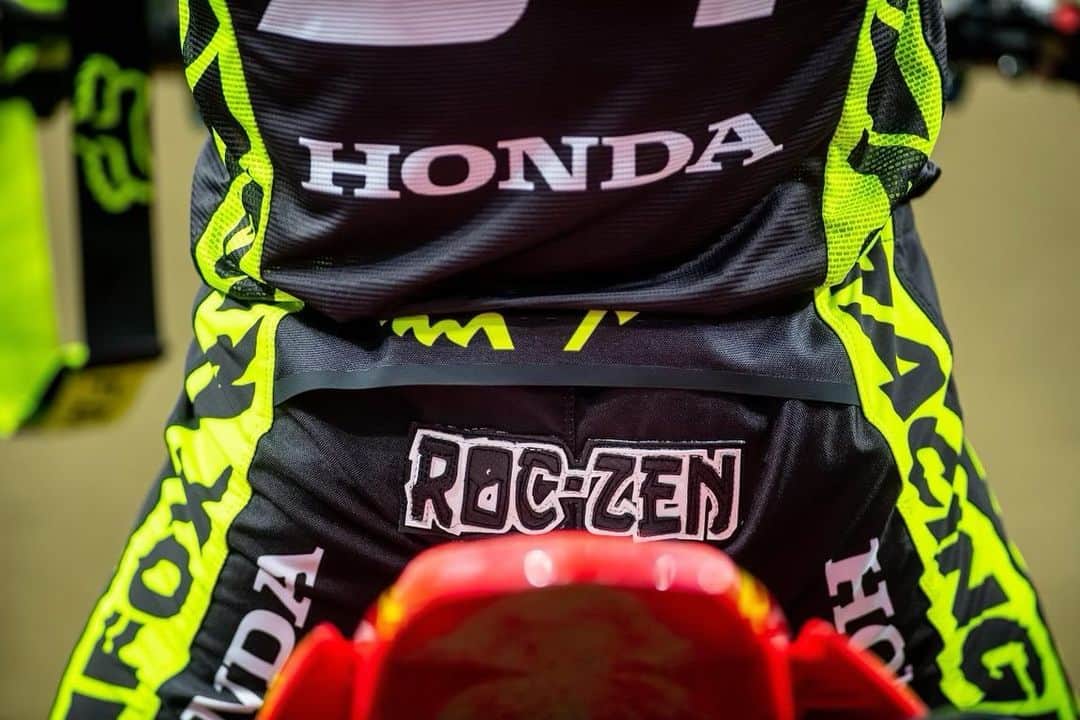 ケン・ロックゼンのインスタグラム：「Zen is a place i like to go ☯️ Why not put a Roc in front of it  📸 @align.with.us」