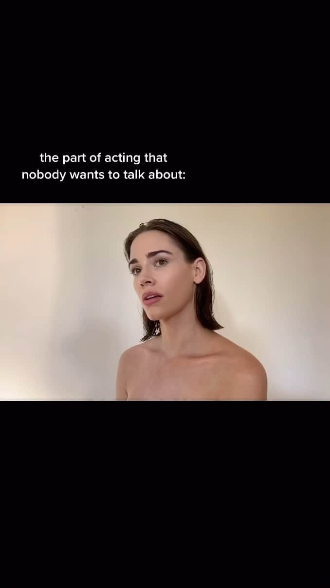 クリスタ・B・アレンのインスタグラム：「it’s not a good thing or a bad thing. it’s just the way it is! ☺️ hope this answers the question.」