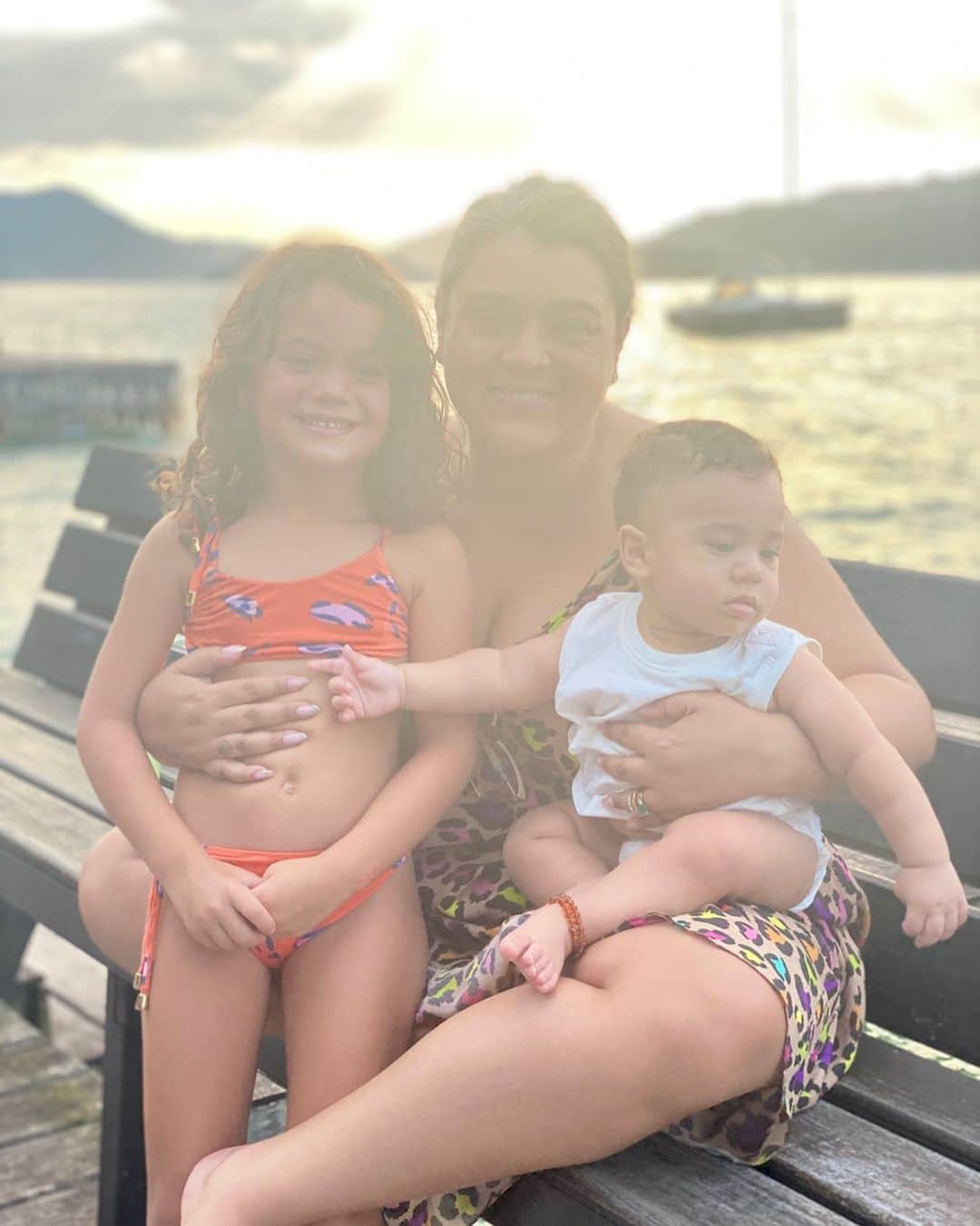 Preta Gilのインスタグラム：「Amores da minha vida!!! Neta e afilhado !!!! @soldemariagil e @theotgodoy !!!! #soldemaria #theogodoy」