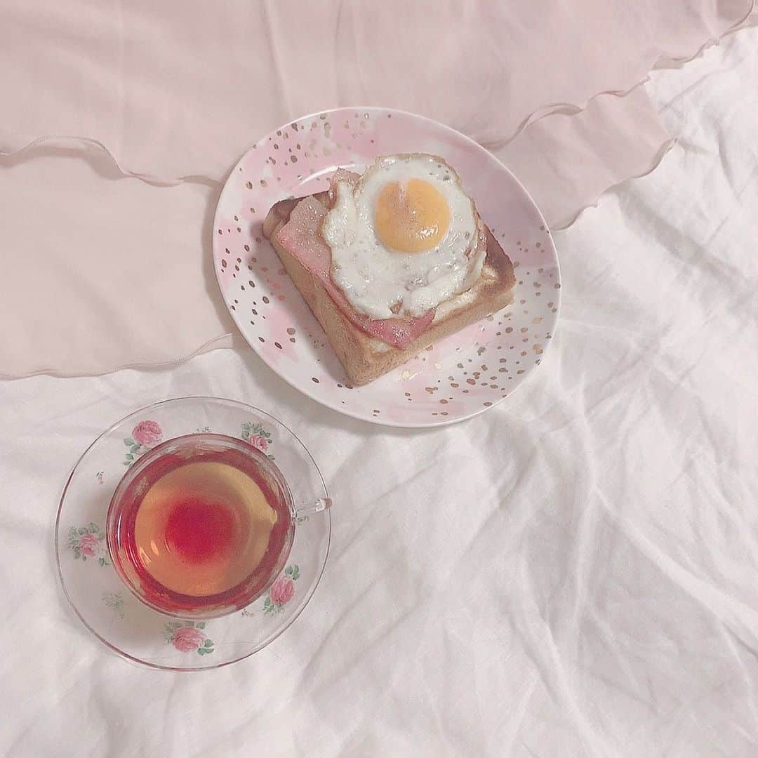 中井りかさんのインスタグラム写真 - (中井りかInstagram)「いつかのあさごはん🍳💗 突発的に目玉焼きがたべたくなる」1月31日 8時52分 - rika___n24x