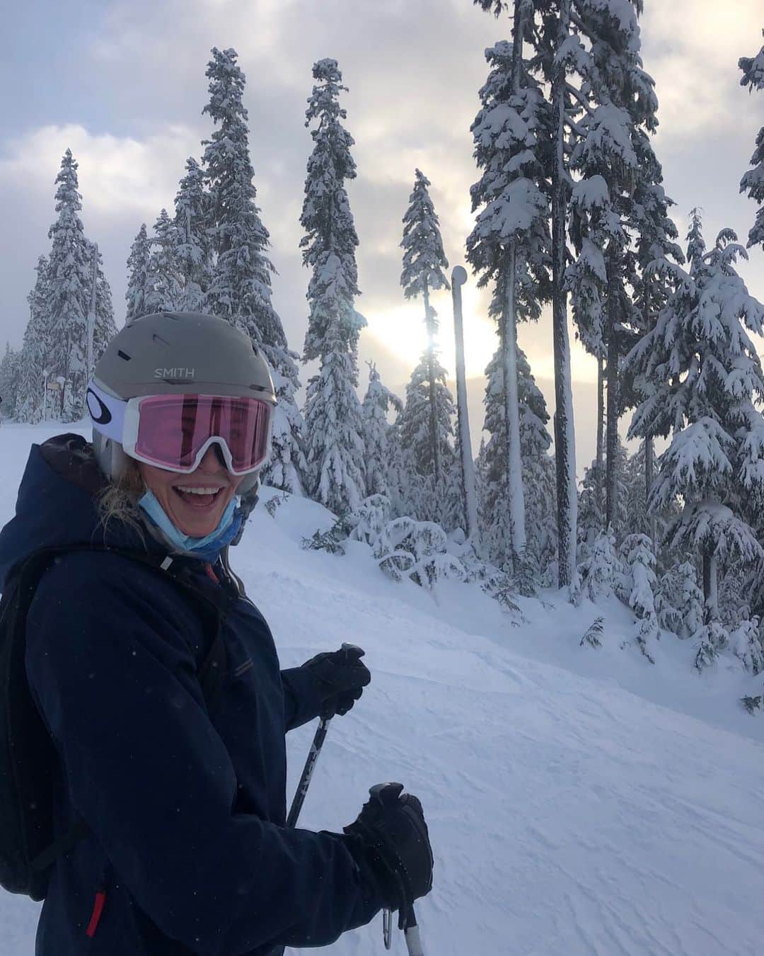 チェルシー・ハンドラーのインスタグラム：「From My Horizontal Life to My Vertical Life. I love Whistler and that’s why I carry a whistle!」