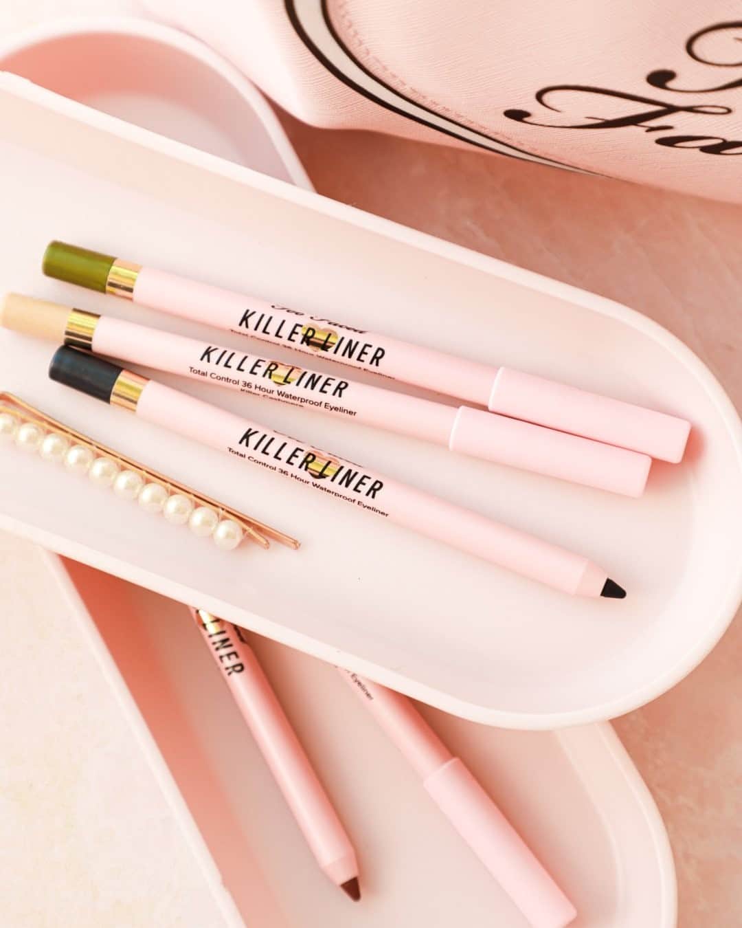 のインスタグラム：「Unleash your creativity and experience total control 💯 Our Killer Liners are waterproof, transfer resistant, non-flaking and last for 36 killer hours! 🔥 #toofaced」