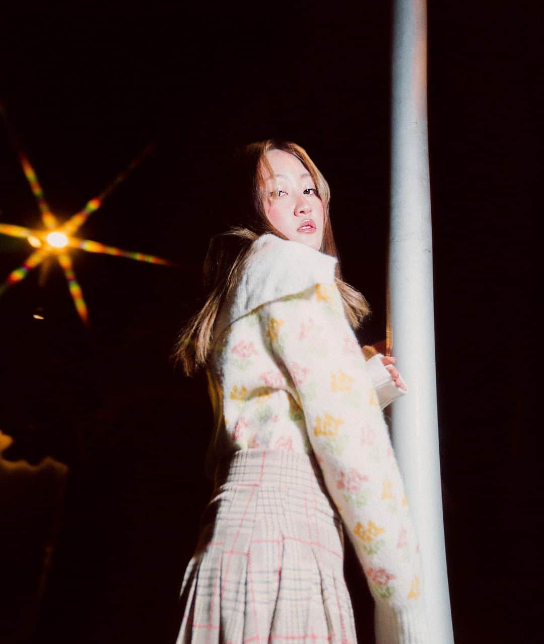 のインスタグラム：「🌃  Model : @emika_kamieda  Photography : @tianhuaqiuchen  Makeup artist : @minniimakeup  Stylist : @pink.bai   #japanesegirl #modeling #makeup #fashion #Barcelona #actriz #asiatica」
