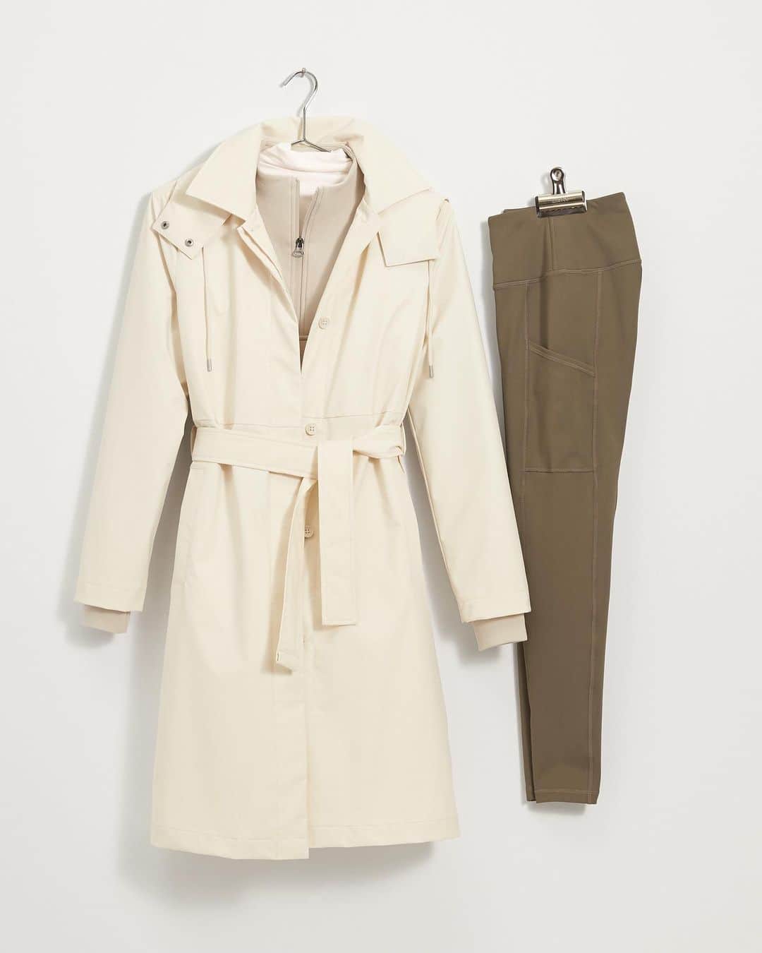 Banana Republic のインスタグラム：「Make your day bright with essentials you can wear throughout, from personal errands to virtual pilates (remove the coat first). Tap to shop the look.」
