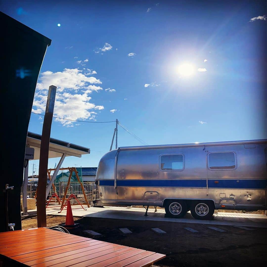 堀江翔太のインスタグラム：「水やりしてサッてコーヒー。 #エアーストリーム  #allstime」