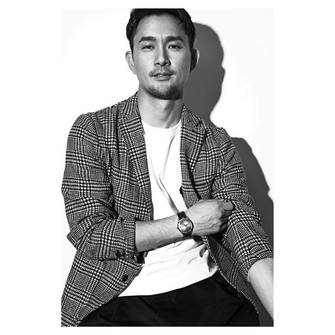 江口雅也のインスタグラム：「魅力のある人は 常にその人の目線で語れる人 常に対等な人 　　　　　　イチロー×矢沢永吉  『偉い』とか『凄い』とか、そもそも無い。 駆け出しの頃はそこに囚われていた。 それより、『素敵』な人の方が魅力的なんだもの。  #malemodel  #asianmodel  #japanese  #mensphotoshoot  #portrait  #portraitphotography  #mensfashion  #mensstyle  #jacketstyle  #monochrome  #monochromephoto  #メンズモデル #アジアンモデル #メンズファッション #ポートレイト #ポートレイトモデル #smile #newicon  @heads_corporation @photographer_atsushi_yagi 📸」