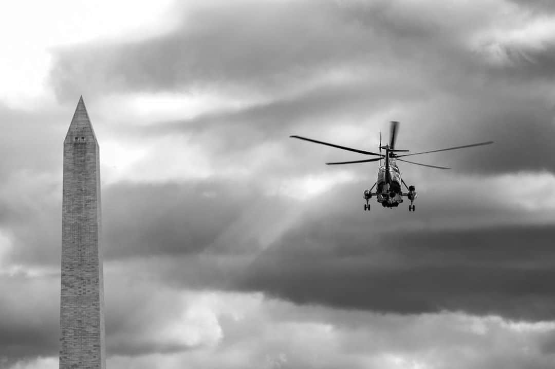 The White Houseさんのインスタグラム写真 - (The White HouseInstagram)「Marine One departs the White House South Lawn as President Biden takes his first trip to Walter Reed on Friday afternoon.」1月31日 10時00分 - whitehouse