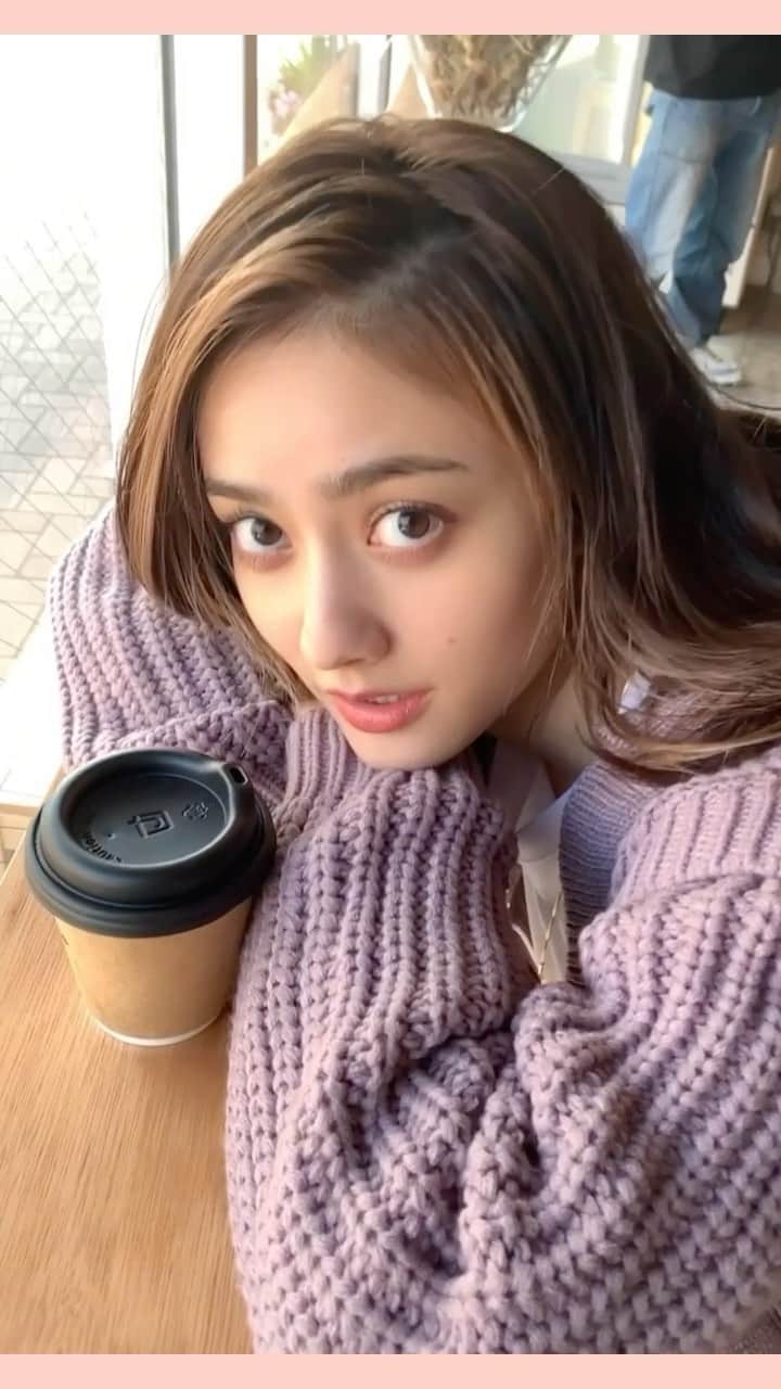 のインスタグラム：「もしまりあがViVi2年目の 編集者だったら...!? そんな妄想から始まった ViVi3月号『まりあのこなれ着回し30days』❤️ merry jennyのロングカーデや、 X-girlのオーバーオール、 MOUSSYのチェックシャツetc, 春トレンド満載のアイテムで 着回しました😘😘 感想はコメントで教えてね！ こんな編集者かわいすぎる😍 @mariaaaa728  #vivi #vivi3月号 #谷まりあ #春服 #春服コーデ #春服着回し #着回しコーデ #カーディガン #もてニット #シャツコーデ #チェックシャツ #バケットハット #通学コーデ #通学バッグ #zara女子」
