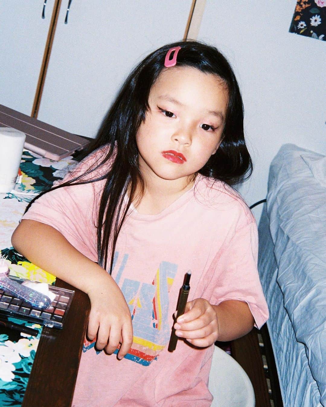 のインスタグラム：「make up💄  look me  photo by me  #sisters #portrait  #photofilm」