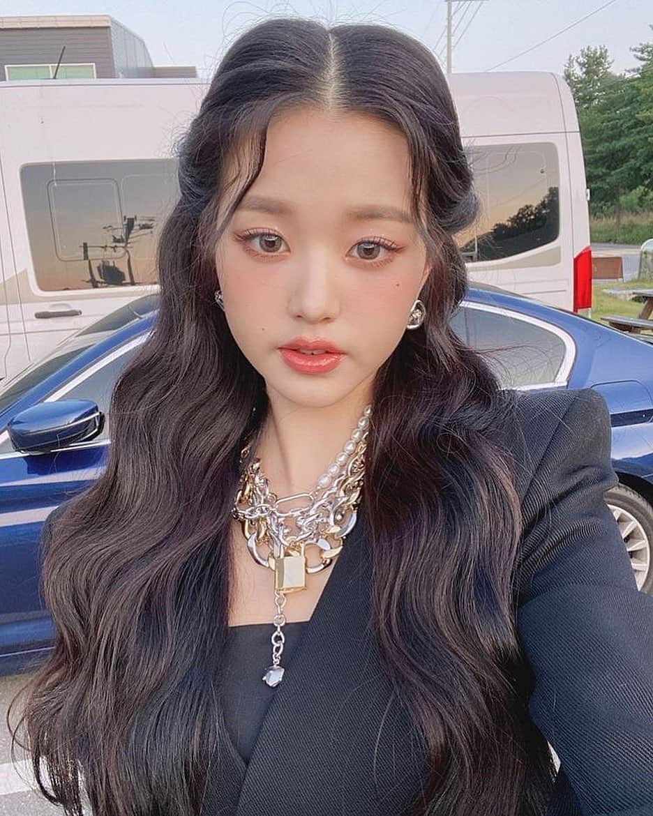 チャン・ウォニョンさんのインスタグラム写真 - (チャン・ウォニョンInstagram)「wonyoung as your boss 😳 #IZONE #JANGWONYOUNG #WONYOUNG #장원영 #원영 #아니즈원」1月31日 10時41分 - wonyoung__ive