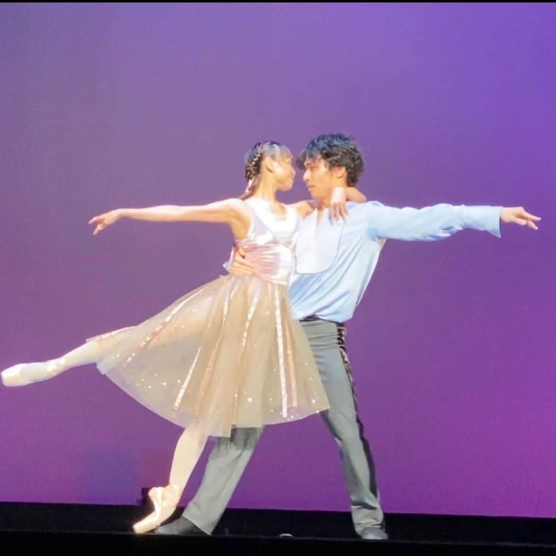 上野水香さんのインスタグラム写真 - (上野水香Instagram)「@keitamaruyama #丸山敬太 さんと終演後に☺️📸 とてもステキな衣装🎀💕 そして舞台美術の世界観も素晴らしかったです✨✨ ご一緒できて光栄でした。 可愛いお花もありがとうございます💐🙇‍♀️」1月31日 10時43分 - mizukaueno