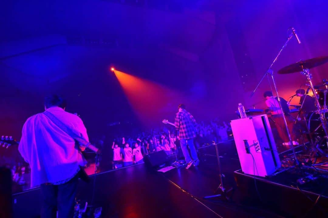 田辺由明さんのインスタグラム写真 - (田辺由明Instagram)「一夜明けて【BARIYOKA ROCK】ありがとうございました！！ やっぱり人と顔を合わせて、対面して出来るライブは特別だなぁ。 なかなかライブができない今、素敵な機会を頂けたことに感謝。  バリヨカな夜でした！！ 福岡、また会える日を楽しみにしてます🙏  #BARIYOKAROCK #マカロニえんぴつ」1月31日 10時49分 - toriashi_vyt