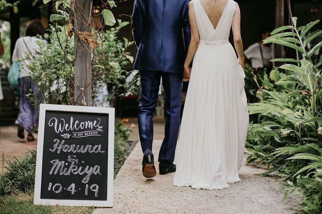 ハワイ挙式のCheersWedding チアーズウェディングのインスタグラム：「ハワイウェディングなら @cheers_wedding﻿ ﻿ ハワイを知り尽くす私たちだからできる豊富なバリエーション﻿ ﻿ ハワイの伝統と文化を大切にする﻿ 「HISTORICAL WEDDING」﻿ ﻿ ハワイらしさを存分に感じられる﻿ 「BOTANICAL WEDDING」﻿ ﻿ まるで映画のワンシーンのような﻿ 「CELEBRITY WEDDING」﻿ ﻿ お手軽によりハワイを身近に感じられる﻿ 「CASUAL WEDDING」﻿ ﻿ おふたりの大切にされたいスタイルを﻿ チアーズウェディングならではの﻿ 豊富なバリエーションでプロデュースいたします。﻿ ﻿ ***********************﻿ ﻿ 【HP】﻿ https://www.cheerswedding.jp﻿ ﻿ ☎︎0120-128-828﻿ 平日11:00〜19:00／土日祝10:00〜19:00﻿ ﻿ ***********************﻿ ﻿ ◆ウェディングパーク海外﻿ チアーズウェディングで検索！﻿ https://foreign.weddingpark.net/agentlist/100063/﻿ ﻿ ◆ウェディングフォトはこちら﻿ @cheers_photowedding ﻿ ﻿ #チアーズウエディング﻿ #ハワイウェディング ﻿ #海外ウェディング﻿ #リゾートウェディング﻿ #リゾート婚  #リゾ婚﻿ #海外挙式﻿ #ハワイ挙式﻿ #ハワイ婚﻿ #ハワイ結婚式  #新婚旅行﻿ #ハワイ旅行﻿ #cheerswedding﻿ #hawaiiwedding﻿ #ハワイハネムーン﻿ #ハワイウェディング迷子﻿ #ハワイウェディングプロデュース﻿ #日本中のプレ花嫁さんと繋がりたい﻿ #プレ花嫁﻿ #花嫁準備﻿ #ハワイ挙式レポ  #式場迷子﻿ #2021wedding  #2021秋婚﻿ #ウェディングドレス﻿ #おしゃれ花嫁 #2人挙式 ﻿ #ハワイ花嫁  #wedding #hawaiiwedding」