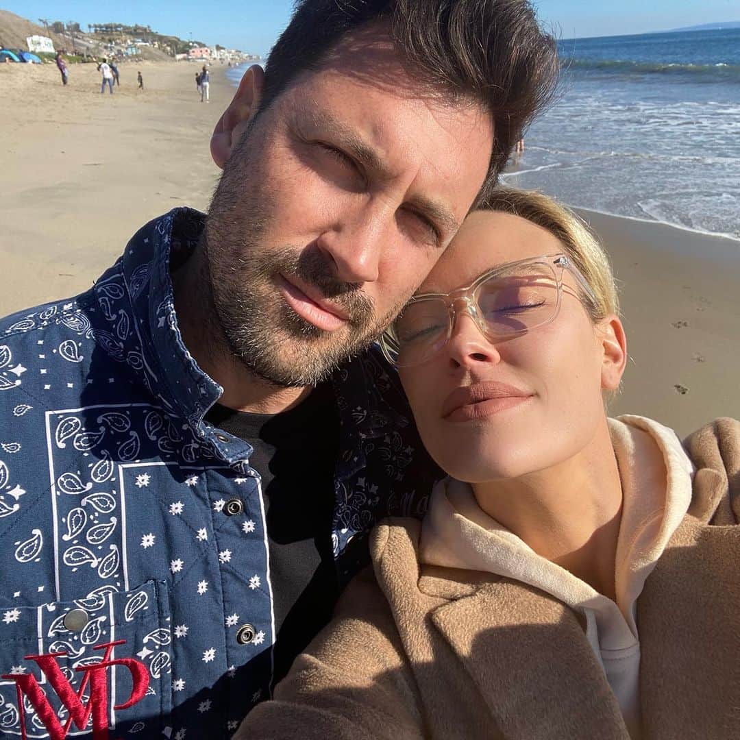 Peta Murgatroydのインスタグラム：「Perfect Saturday 🌊」