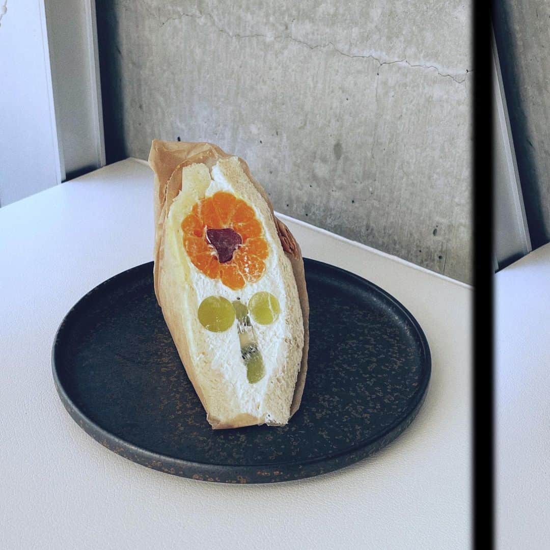 新井郁さんのインスタグラム写真 - (新井郁Instagram)「（パンが干からびていた。という実は悲しいお話です。）  This sandwich bread was dried out...🥲 식빵이 건조했다…🥪」1月31日 10時59分 - araiiku_official