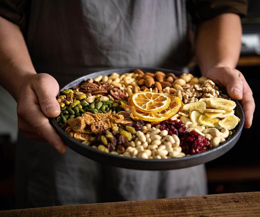 のインスタグラム：「I used a lot of nuts. I am currently working on the editing process. It will take some time yet. (Sorry, I've been very busy this week.)  #foodie #instafood #yummy #tasty #almond #banana #soybeans #raisin #cranberry #pistachio #pistacchio #peanut #peanuts #figs #fig #walnut #アーモンド #無花果 #ピーナッツ #ピスタチオ #レーズン #クランベリー #カシューナッツ #pecannuts #ピーカンナッツ」
