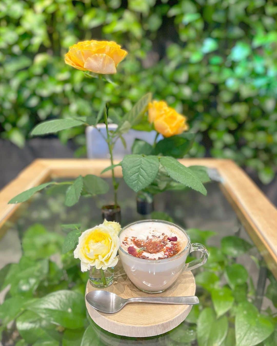 菊池かなこのインスタグラム：「. . . #🌹 #青山フラワーマーケットティーハウス #青山フラワーマーケット#青山フラワーマーケットカフェ #赤坂カフェ」