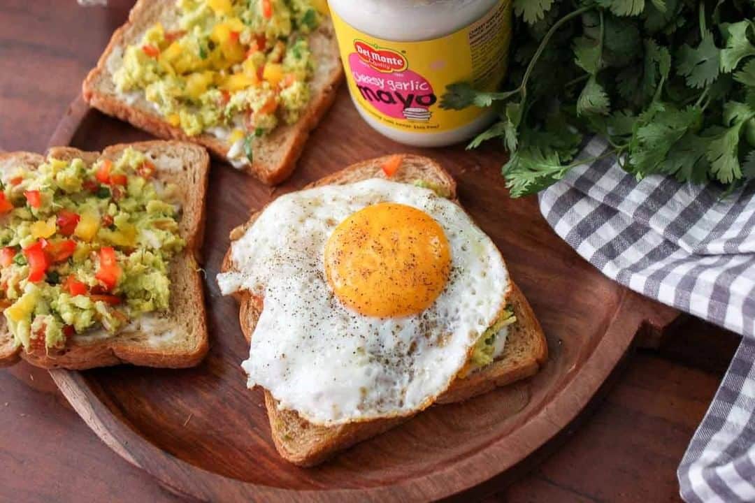 Archana's Kitchenさんのインスタグラム写真 - (Archana's KitchenInstagram)「Avocado Salsa Open Multigrain Toast With Fried Egg Recipe, a delicious and healthy recipe that you can make for your Sunday breakfast with a cold coffee by the side! Get the recipe from the smart.bio link in my profile @archanaskitchen . . . . . #recipes #easyrecipes #breakfast #Indianbreakfast #archanaskitchen #healthyeating #highprotein #breakfastclub #dosa #dosarecipes #dosabatter #ragi #ragidosa #mysoremasaladosa #homemadefood #eatfit #cooking #food #healthyrecipes #foodphotography #recipeoftheday #comfortfood #deliciousfood #delicious #instayum」1月31日 11時30分 - archanaskitchen