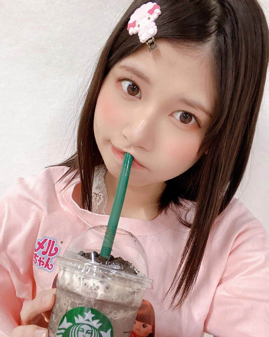 鹿目凛さんのインスタグラム写真 - (鹿目凛Instagram)「ばぶかよ🍼🥺 飲みたすぎて夢の中でも飲んでた新作🍫 レッスン頑張るぞい💪」1月31日 11時45分 - kaname_rin