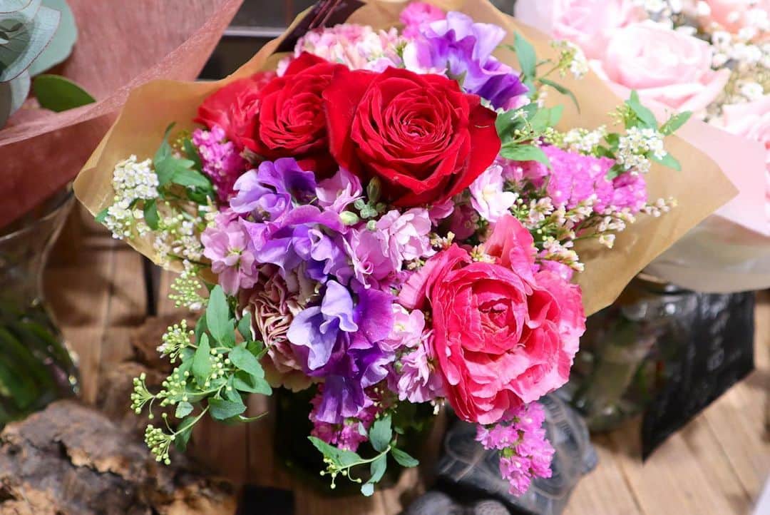 LECT レクトさんのインスタグラム写真 - (LECT レクトInstagram)「1/31は愛妻の日。 普段気持ちを表すのは照れ臭い。 とはいえたまには感謝の気持ちとして素敵な花束を贈ってみるのはいかがでしょうか。  #lect #レクト #undeuxplants #フラワーショップミヤビ #愛妻の日 #花束  #ブーケ #広島花屋 #ショッピングセンター #広島市」1月31日 11時46分 - lect_hiroshima