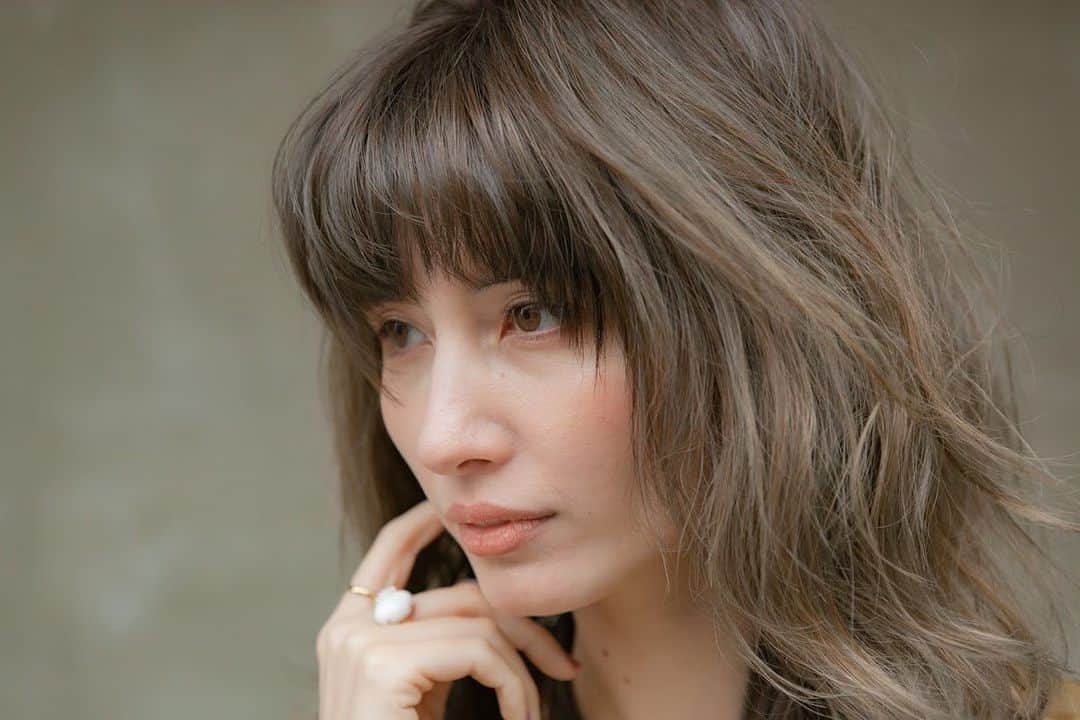 高松チェルシーリナのインスタグラム：「. なんかオオカミみたいな顔してるな自分wと思って、これも好き🐈‍⬛ クマとかが、逆にいい仕事してる気がする(ポジティブ) .」