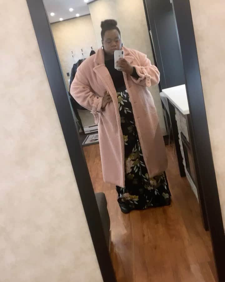 アレックス・ニューウェルのインスタグラム：「Here’s a LEWK into Tuesday night episode!!!! #zoeysplaylist」