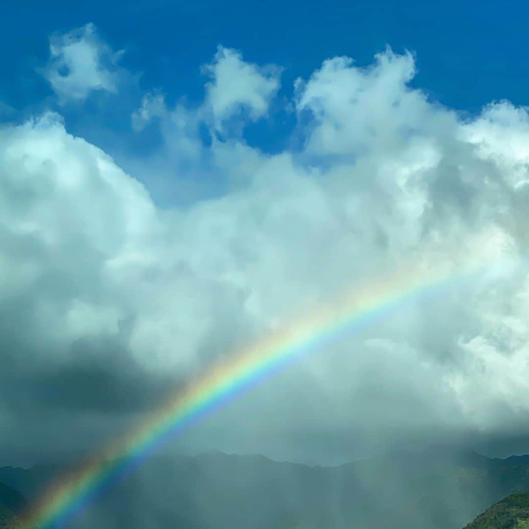 和央ようかさんのインスタグラム写真 - (和央ようかInstagram)「RIP my dear 🙏Hope u r dancing on rainbow 🌈  とてもお世話になった方がお亡くなりになった🙏今は信じられず言葉にならない想いが溢れてくる…ふと空を見たら素晴らしい虹🌈が…🙏有難うございました。虹の上でも華麗に踊って下さい🙏🙏🙏  #takakoworldstylin🌎 #rip #yokawao #和央ようか#rainbow」1月31日 11時58分 - yokawao0215