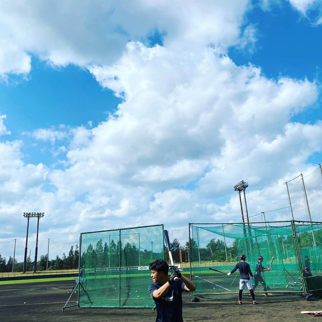 立花陽三のインスタグラム：「沖縄は、素晴らしい天気です！  元気に練習してました⚾️」