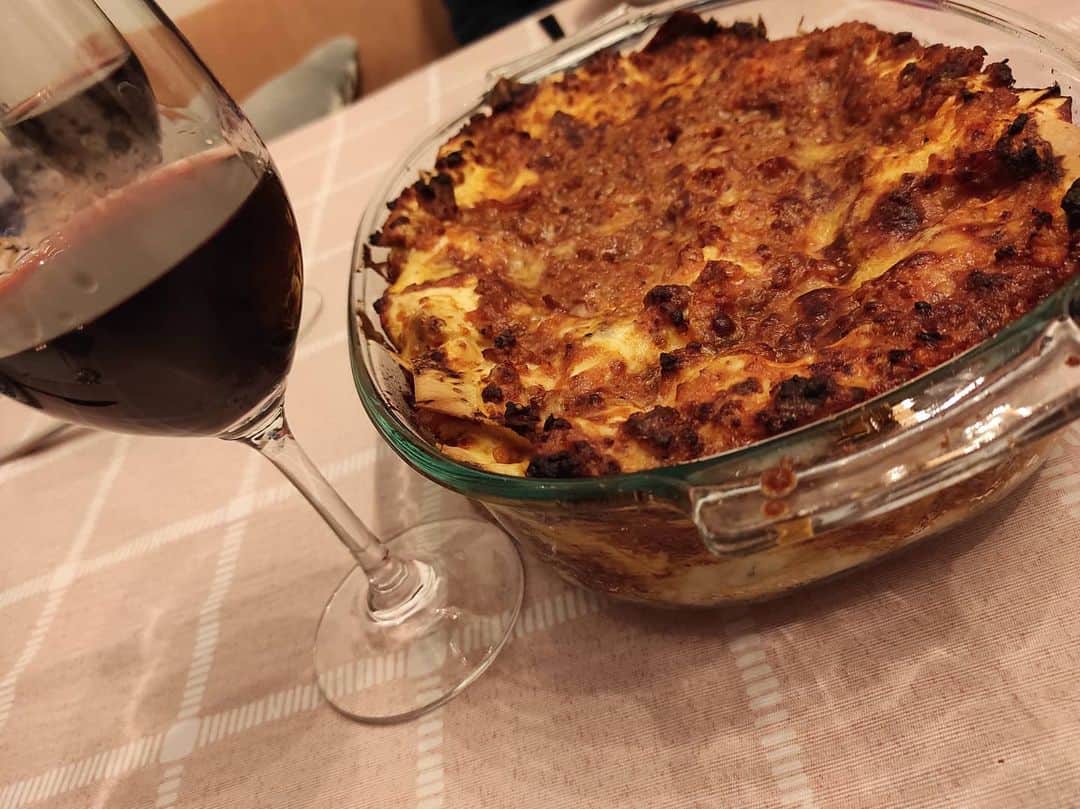 翠千賀さんのインスタグラム写真 - (翠千賀Instagram)「おいしかった、相方にリクエストして作ってもらったラザーニア。相方のイタリアンはやっぱり美味しいのよ。寒いから温かいお料理いいよね。#ラザーニア　#イタリアン　#イタリア人夫 　#オーブン料理 　#あつあつ」1月31日 17時41分 - chika.midori