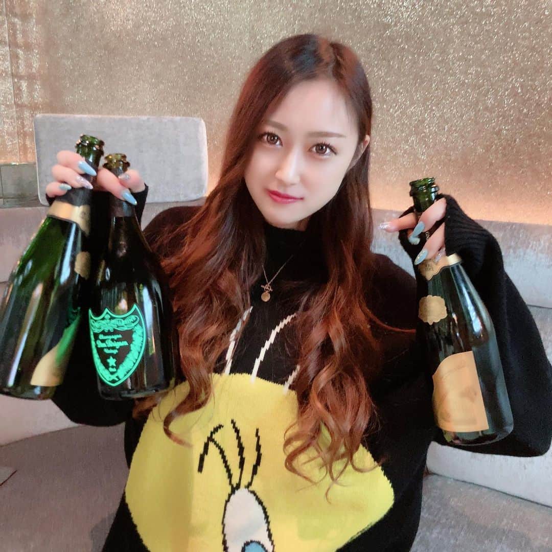 𝑼𝑴𝑰𝑲𝑨のインスタグラム：「・ 今年は投稿沢山する📷 ・ #錦#錦3#錦3丁目 #キャバクラ#キャバ嬢#名古屋#栄#女子大#ホスト#歌舞伎町#新宿#ミナミ#北新地#祇園#中洲#すすきの#夜職#ナイツネット#サロンドゴールド#おうち時間#followｍe #follow #f4f#followforfollowback #いいね返しは絶対 #いいねした人で気になった人フォロー #いいね返し」