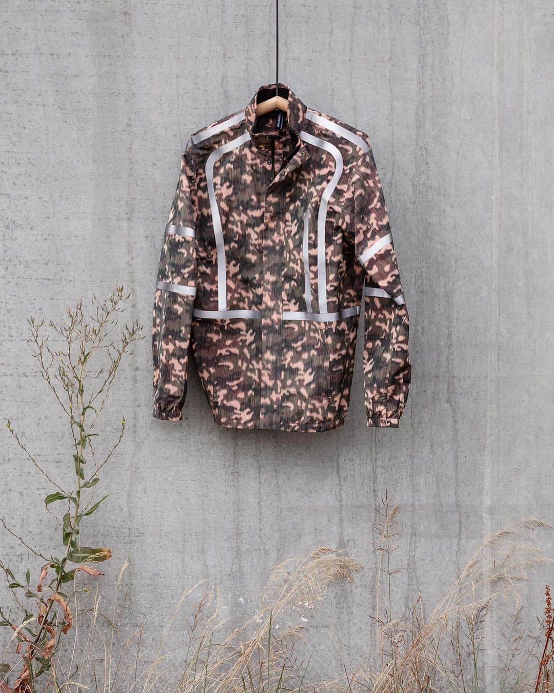 Astrid Andersenのインスタグラム：「Track jacket. Camou taft with reflective tape」