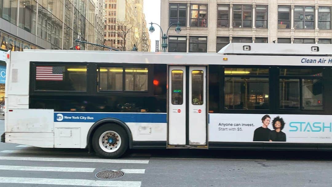 綾部祐二さんのインスタグラム写真 - (綾部祐二Instagram)「I love taking buses in NYC.」1月31日 12時15分 - yujiayabe