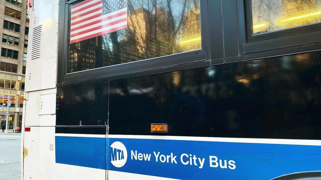 綾部祐二さんのインスタグラム写真 - (綾部祐二Instagram)「I love taking buses in NYC.」1月31日 12時15分 - yujiayabe