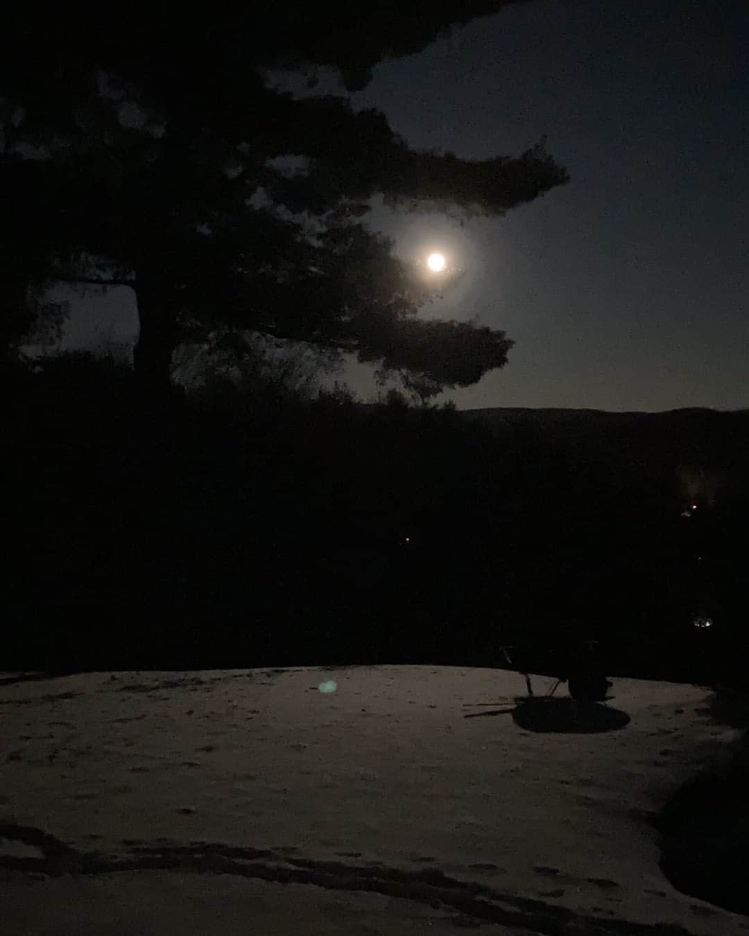 クリス・ノースさんのインスタグラム写真 - (クリス・ノースInstagram)「Friday night’s-  Wolf Moon - in the Berkshires」1月31日 12時16分 - chrisnothofficial