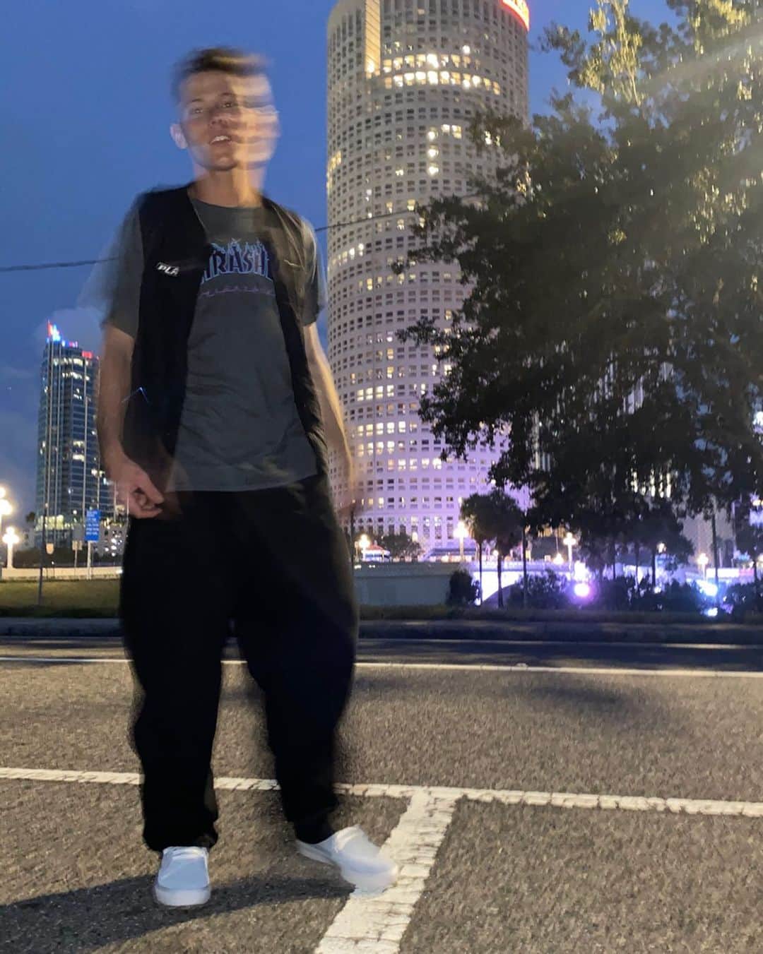 ジェイク・イラーディのインスタグラム：「💢💢💢」