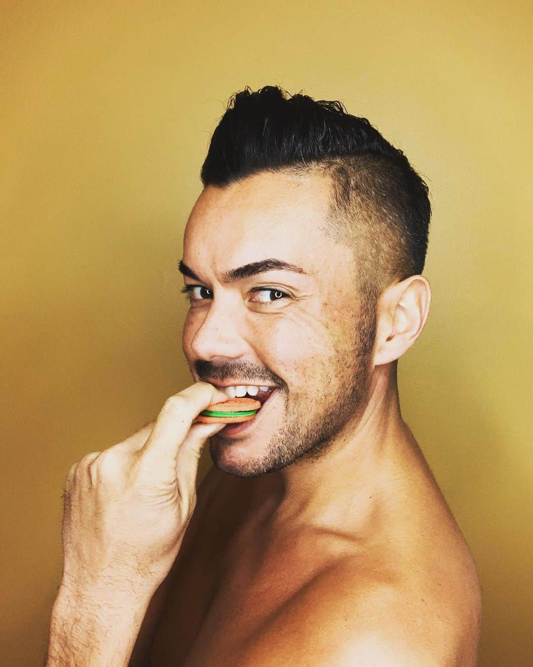 アンソニー・ラモスのインスタグラム：「How many #LadyGaga Chromatica Oreos do you think I have I eaten today? And thank you to my friends who have supported my journey to find them」
