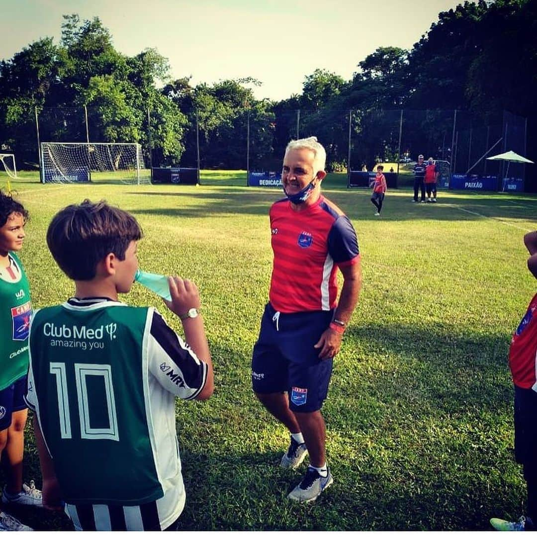 ジーコさんのインスタグラム写真 - (ジーコInstagram)「Nossa clinica de futebol no Club Med Rio das Pedras com a presença especial de meu amigo e companheiro de tantas conquistas, o grande Tita. Obrigado por nos prestigiar junto a garotada. Foi show.」1月31日 12時43分 - zico