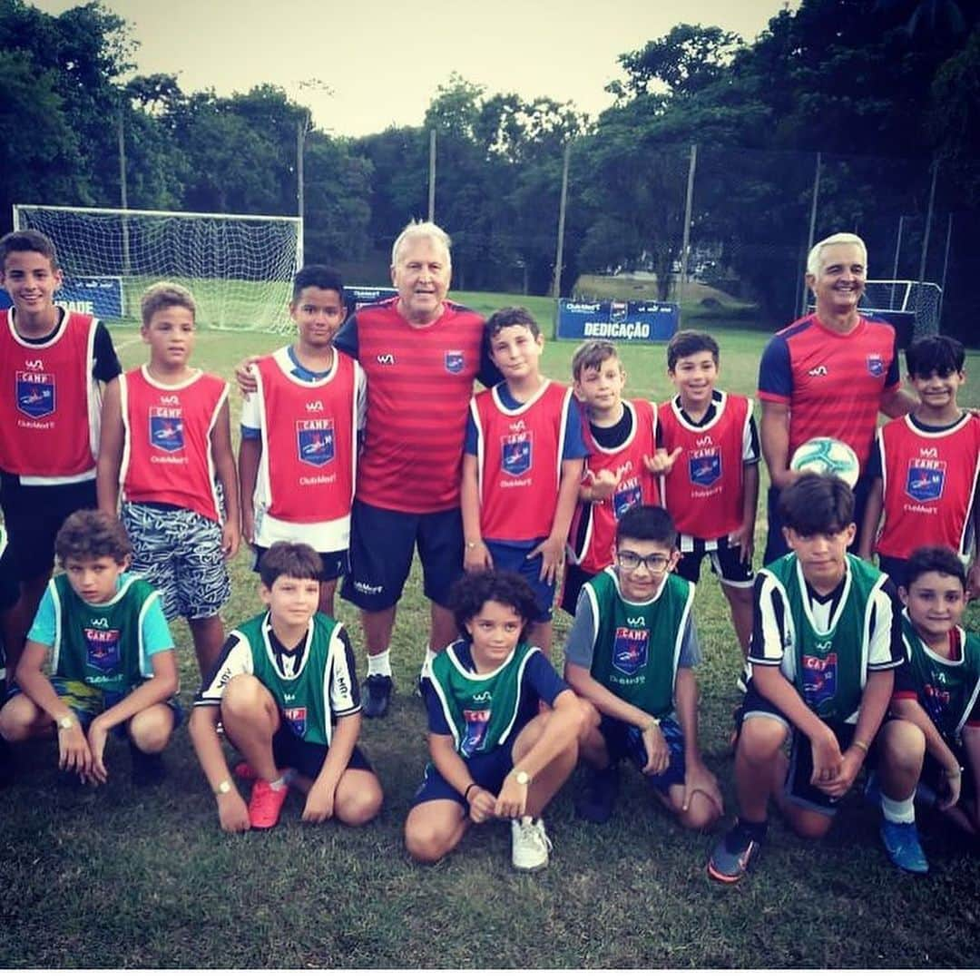 ジーコさんのインスタグラム写真 - (ジーコInstagram)「Nossa clinica de futebol no Club Med Rio das Pedras com a presença especial de meu amigo e companheiro de tantas conquistas, o grande Tita. Obrigado por nos prestigiar junto a garotada. Foi show.」1月31日 12時43分 - zico