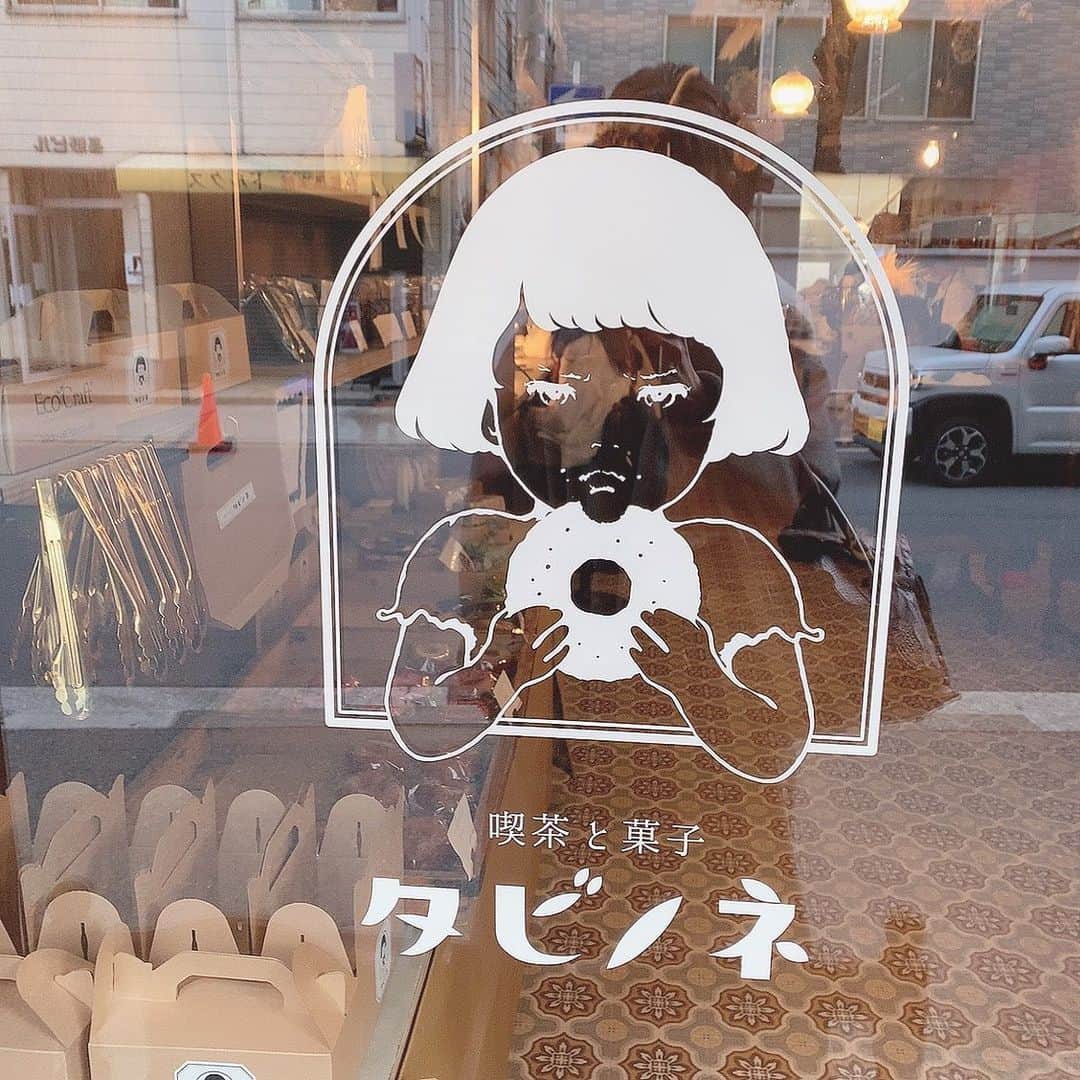 板野優花さんのインスタグラム写真 - (板野優花Instagram)「☕️大阪・堀江 喫茶と菓子 タビノネ さん @tabinonekashi  ・ クリームソーダを求めて行ってきました😍✨ ベースの味とサブの味、好きなのを選んで 自分好みのソーダが作れたよ☺️💕 ・ 私はラムネ×メロンにしたよー✨ 友達のはチェリー×ラムネ ・ #喫茶と菓子タビノネ #タビノネ #クリームソーダ #メロンソーダ  #大阪カフェ #大阪グルメ #心斎橋カフェ #心斎橋グルメ #堀江カフェ #堀江グルメ  #関西カフェ巡り #北区カフェ #カフェ巡り好きな人と繋がりたい  #関西グルメ #おいしいもの好きな人と繋がりたい #カフェ活 #おすすめカフェ #カフェ女子 #ゆーろの美味しいメモ」1月31日 12時44分 - yuka_itano