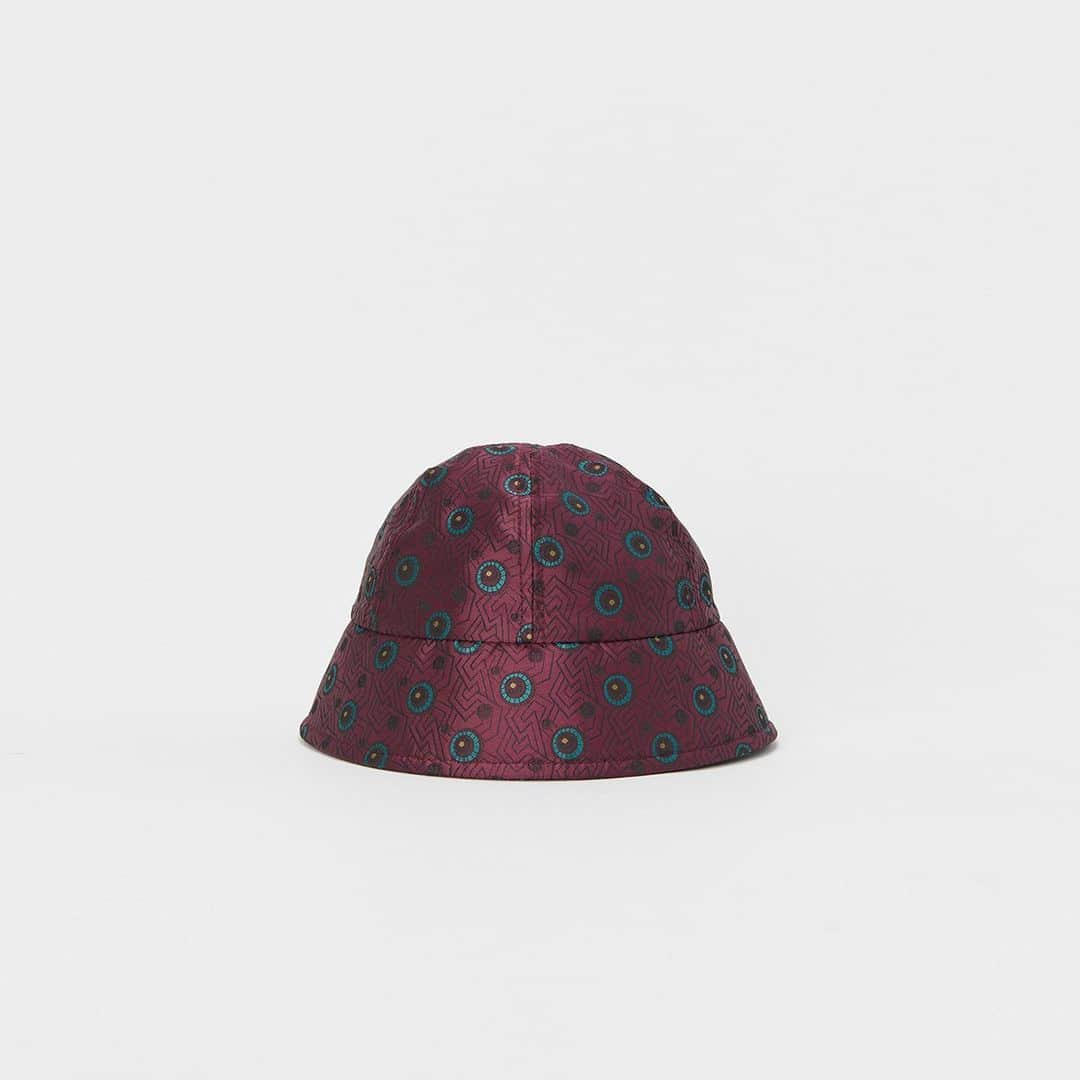 エンダースキーマのインスタグラム：「2021ws(winter/spring) will be at stores from the 6th of Feb﻿ *flagship stores @sukima_shop and retailers in Japan﻿ *abroad mid Mar﻿ ﻿ model: bucket hat﻿ color: paisley, flower, eyeball﻿ ﻿ #henderscheme #2021ws」