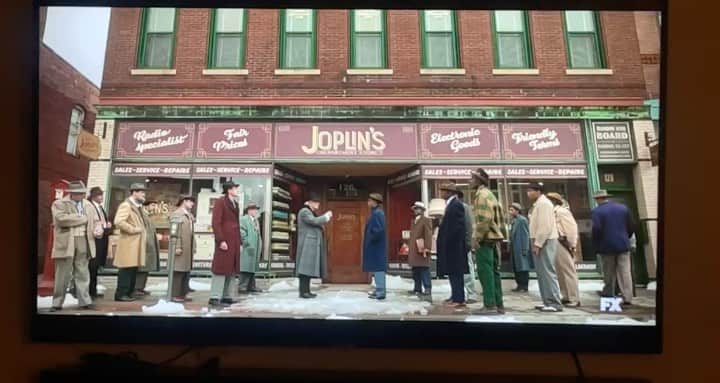 レスリー・ジョーンズのインスタグラム：「Ok real talk @chrisrock I’m Fargo is the best thing since cheese toast! AND I FUCKING LOVE CHEESE TOAST!! Go check it out!! Good Chris Rock!!」