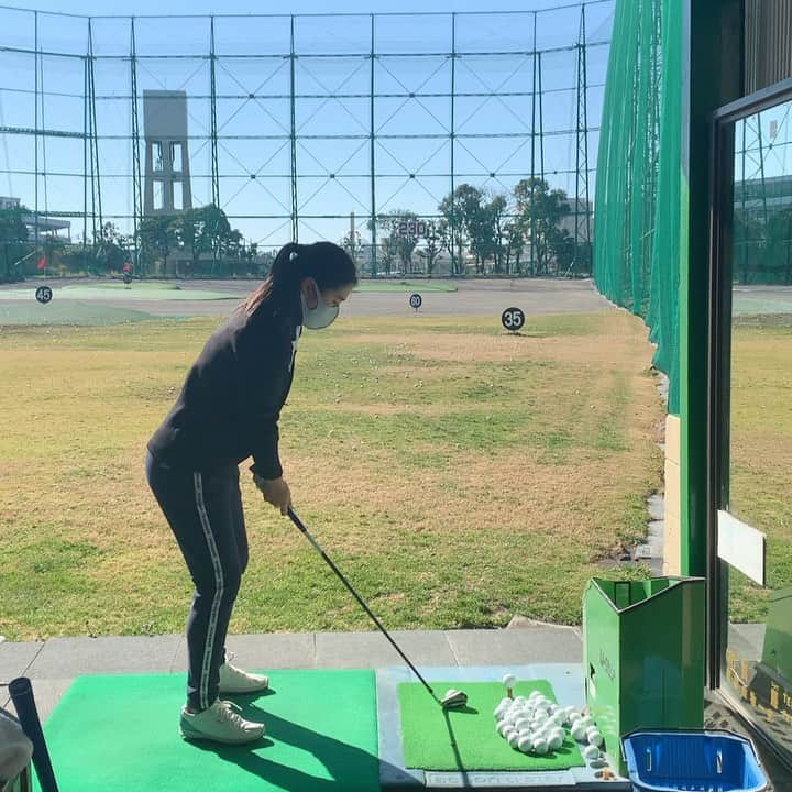 乗富結のインスタグラム：「. 今日はポカポカあったかくて練習日和！🏌️‍♀️✨ 早く春になってあったかくなってほしいなー、、 . 引き続き第3回TWGツアーのエントリーサポーター募集中です！よろしくお願いします🙇‍♀️✨ . #ゴルフ#ゴルフスイング #6i #yonex」