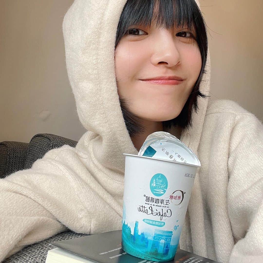 吳子霏（Ellen Wu）さんのインスタグラム写真 - (吳子霏（Ellen Wu）Instagram)「﻿ 一本書，一部動漫，做點家事，寫下日記或發呆。就是最完美的休息日。٩(˃̶͈̀௰˂̶͈́)و﻿ ﻿ 佇外口ê朋友，一定愛會記得骨力洗手、掛喙罨矣矣矣！﻿ ﻿ #無目的拾光」1月31日 13時22分 - ellenwuuuuu