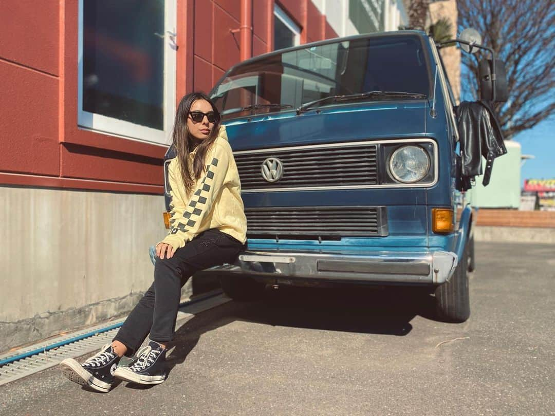 MiChiさんのインスタグラム写真 - (MiChiInstagram)「Thank you Sunshine🌞✨  Hoodie @good_karma.co 🖤 #volkswagen#goodkarmatokyo#hoodiestyle#lifestyle#streetfashion」1月31日 13時28分 - michimadness