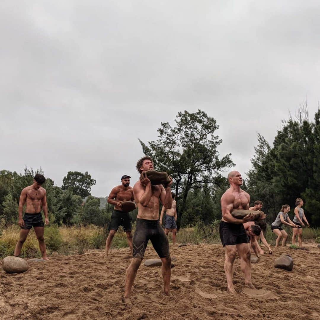 デビッド・ポーコックのインスタグラム：「Great start to the weekend yesterday! I’ve loved doing some more different strength and movement work. And what a place to do it along the Murrumbidgee River. The granimals always work hard and enjoy. Such a great crew❤️」