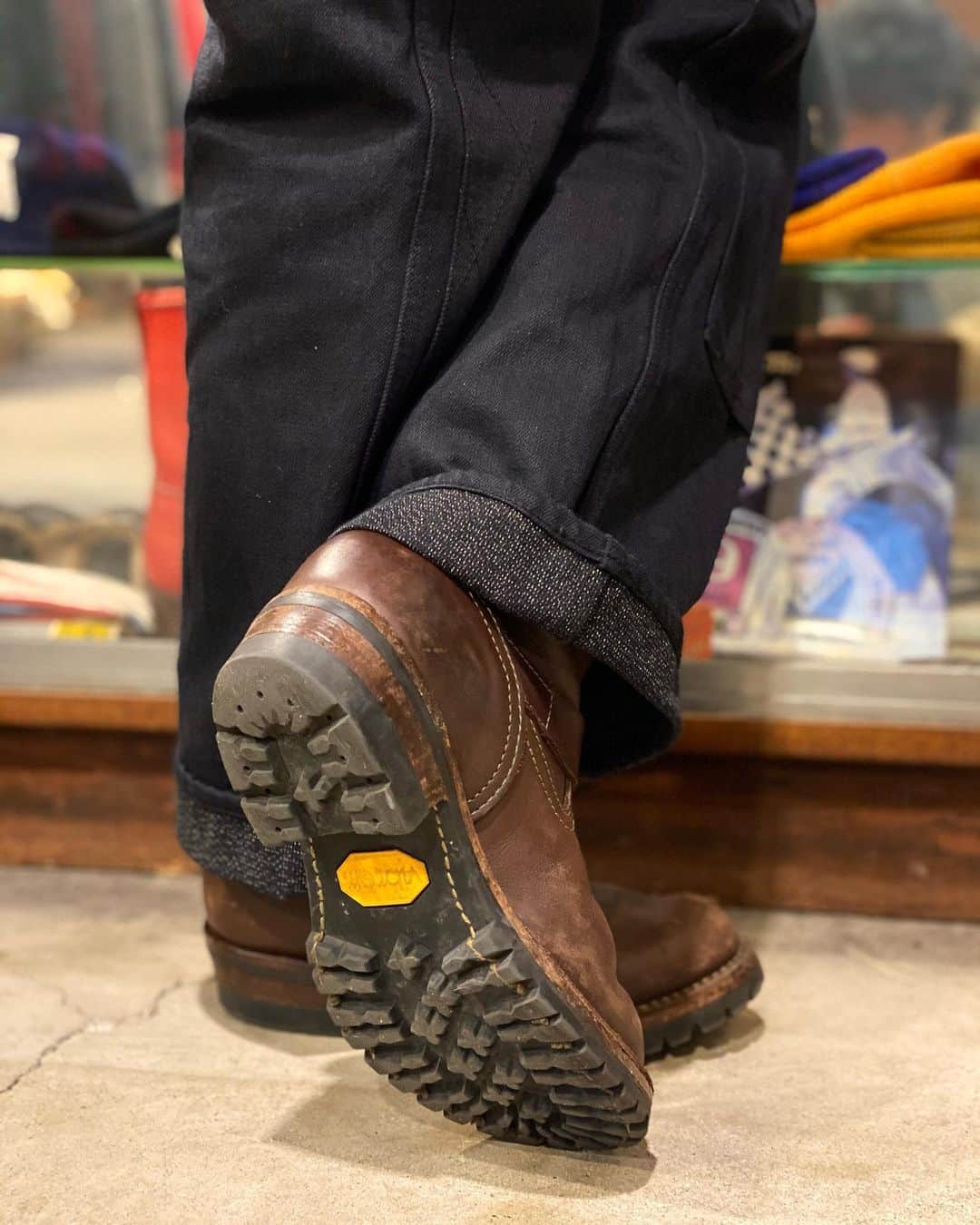 のインスタグラム：「My WESCO! "Boss"  【バイソンレザーキーホルダープレゼントキャンペーン】 WESCO大阪、WESCO恵比寿、WESCO世田谷及びオンラインショップにてブーツをご購入またはご注文頂いた方に、バイソンレザーで製作したウエスコオリジナルキーホルダーをプレゼントしています！(数量限定、先着順)  #mywesco #wesco #boss #brown #leather #100sole  #vibram #sole #boots #workboots #westcoastshoecompany #scapoose #oregon #usa #wescojapan #wescoosaka #wescoebisu #wescosetagaya #wescokanazawa」