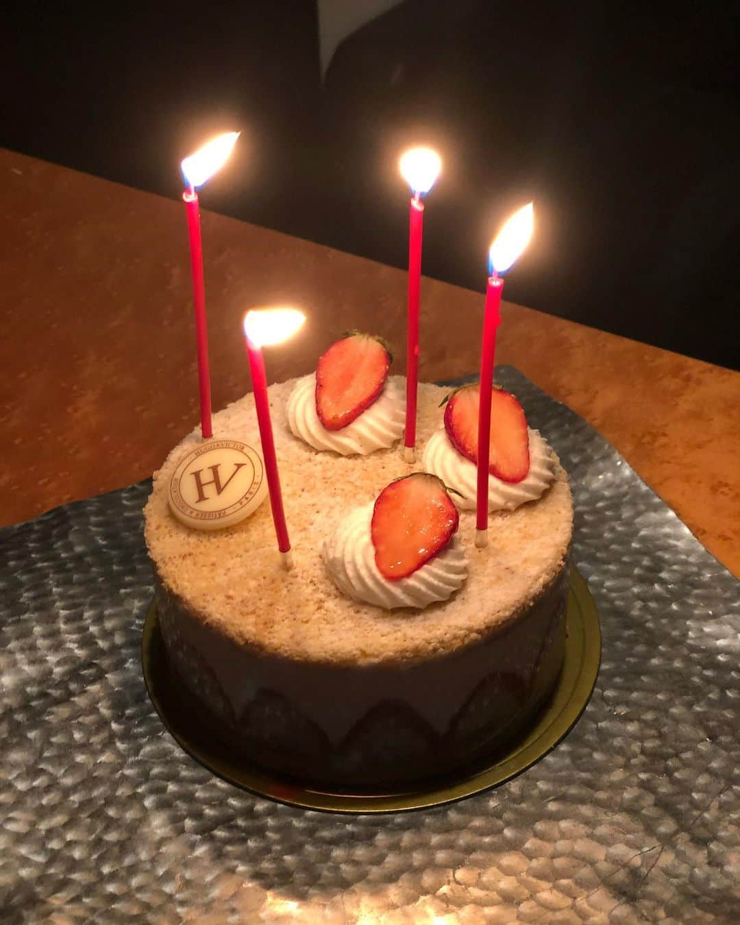 しなしさとこさんのインスタグラム写真 - (しなしさとこInstagram)「. . . . 息子さとこBD会② おだやかな誕生日🎂 息子と幸せな時間☺️ .  . #しなしさとこ #女子格闘技 #格闘技女子#女子アスリート#腹筋女子 #ジョシカク #アラフォー #40代 #44歳 #誕生日#1月29日#happybirthday#40代ママ #キルフェボン #誕生日ケーキ#ユーゴアンドヴィクトール #hugoandvictor」1月31日 14時07分 - shinashisatoko